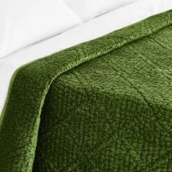 Parisienne Velvet Quilt