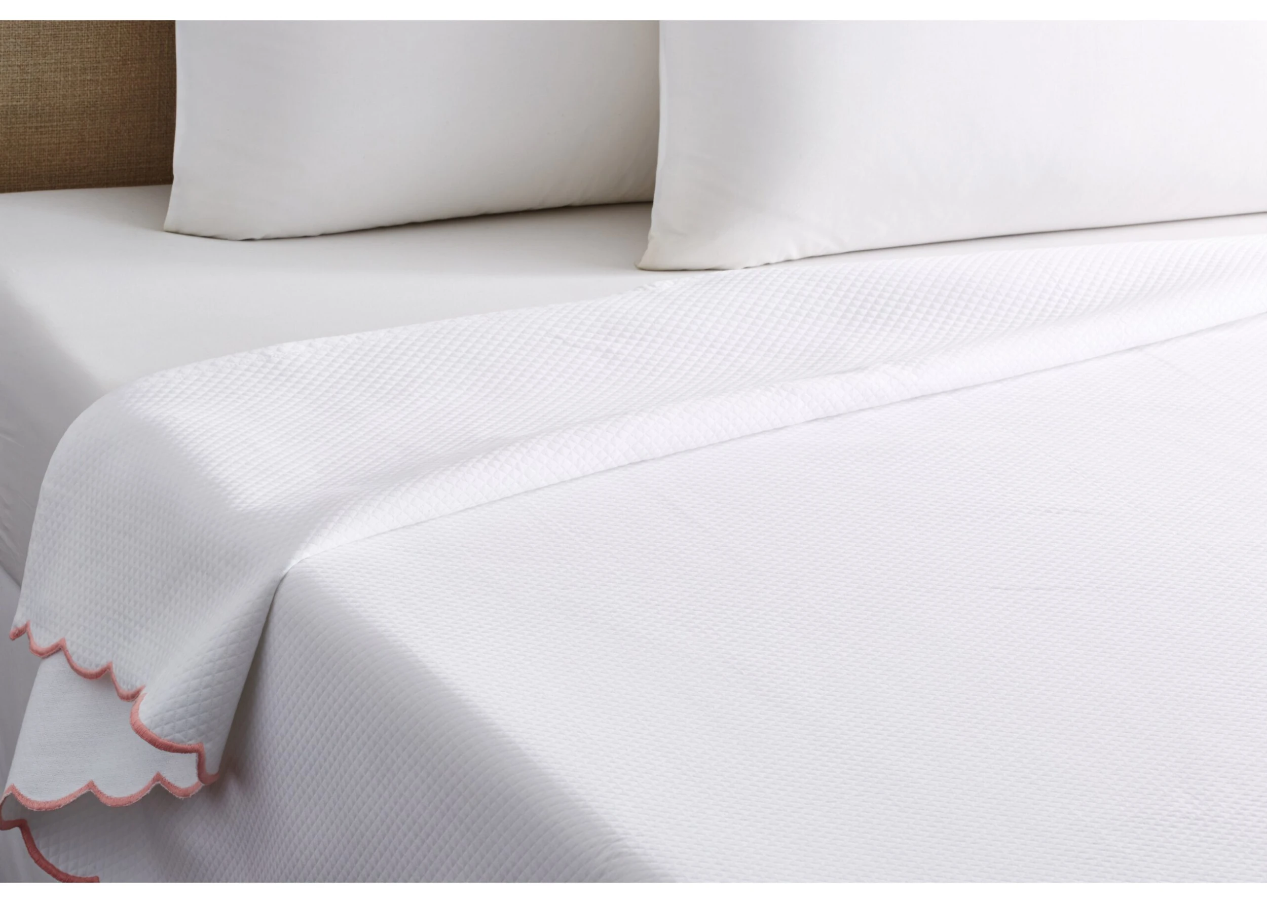 Kg Isabel Scalloped Coverlet, Green 3 Kg Isabel Scalloped Coverlet, Green